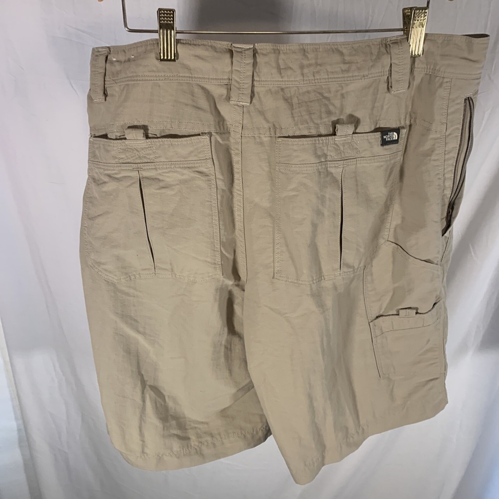 The North Face Khaki Cargo Shorts - Size‎ 36 Men's - Picture 3 of 10